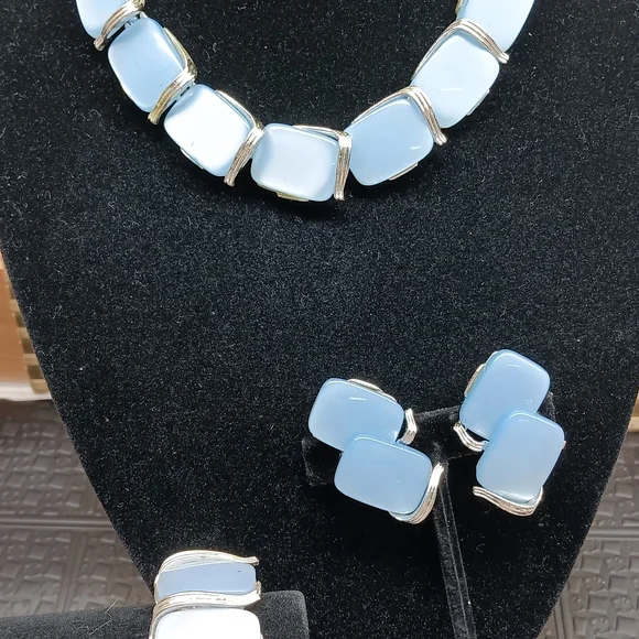 Chic Silver and Blue Necklace Set
